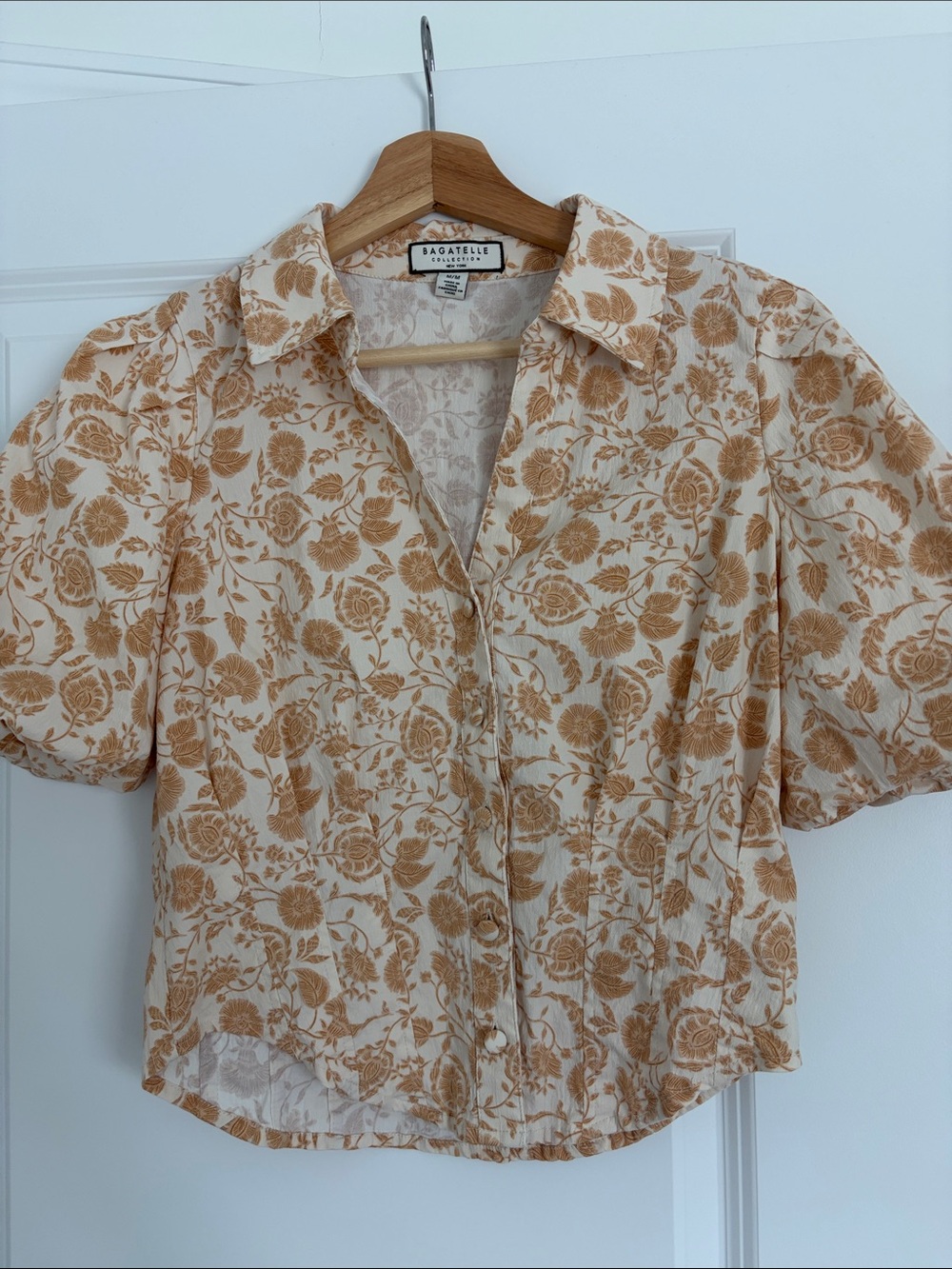 Bagatelle Cream and Tan Floral Button-Front Women's Top